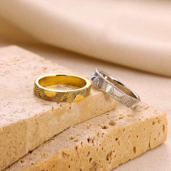 Simple Goldplated Copper Ring For Men And Women Couple Style With Sun Light Relief Design And Electroplating Treatment