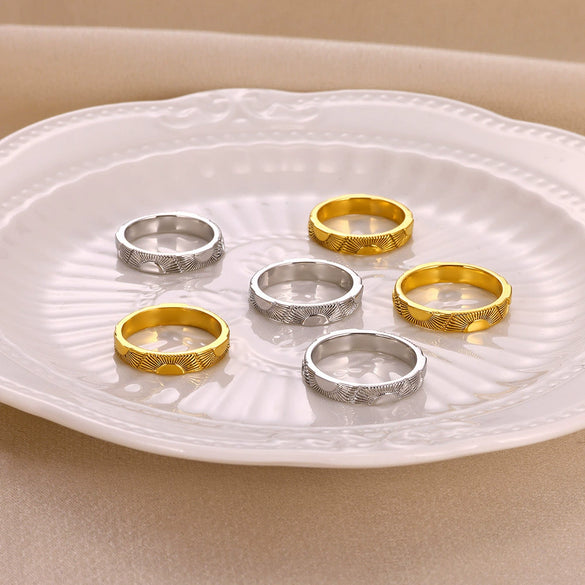 Simple Goldplated Copper Ring For Men And Women Couple Style With Sun Light Relief Design And Electroplating Treatment