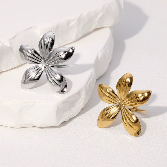 Simple Holiday Style Goldplated Stainless Steel Open Ring For Women With Flower Design And Electroplating Treatment