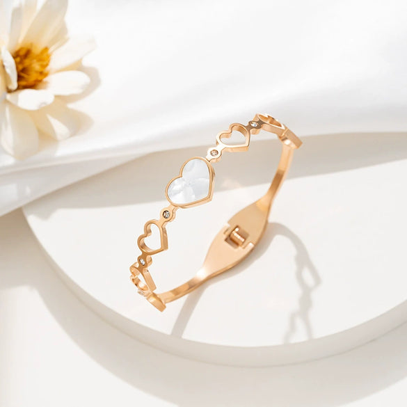 Simple Hollow Love Shellfish Face Titanium Steel Women's Fashion Bracelet Vacuum Electroplated Polish