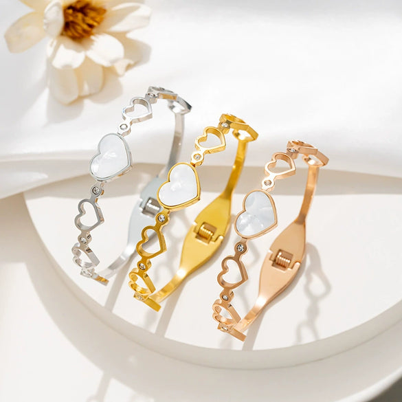 Simple Hollow Love Shellfish Face Titanium Steel Women's Fashion Bracelet Vacuum Electroplated Polish