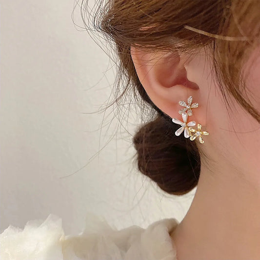 Simple Inlaid Zircon Pearl Flower Shaped Alloy Earrings Wholesale