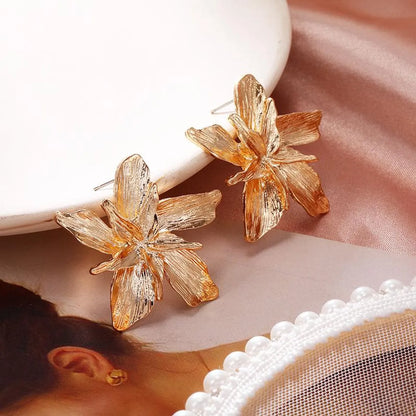 Simple Metallic Flower Three-dimensional Metal Petal Petal Earrings For Women Wholesales Yiwu De Moda Suppliers China