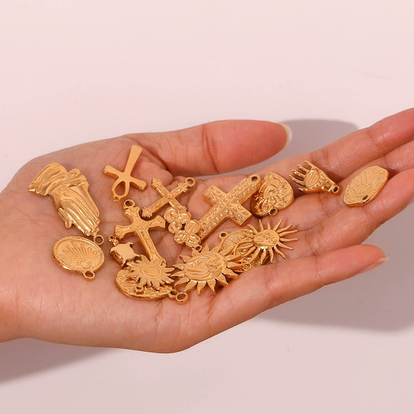 Simple Retro Geometric Stainless Steel Jewelry Accessories 18K Gold Plated Hammered Sun Moon Pendant