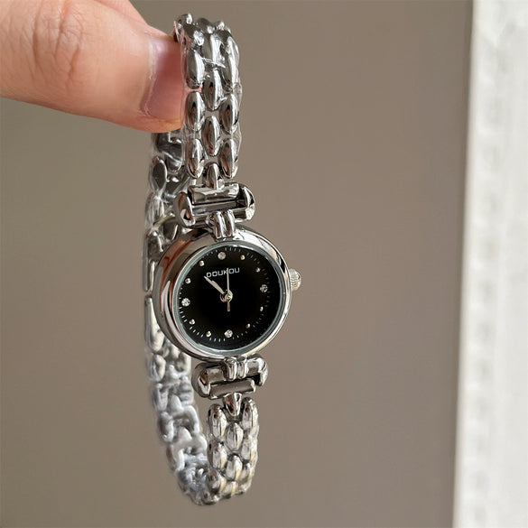 Simple Retro Women's Alloy Watches With Round Dial And Spiral Crown