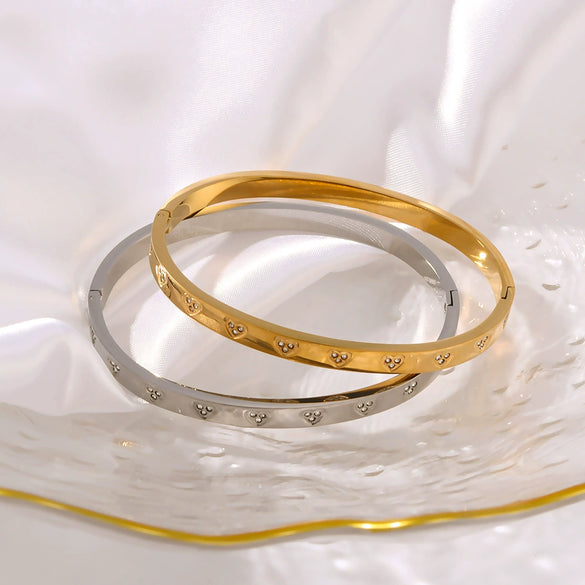 Simple Small Love Heartshaped Diamondencrusted Shiny Titanium Steel Bracelet For Women With 18K Vacuum Plating