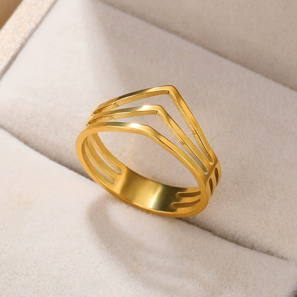 Simple Stainless Steel Heart Shaped Geometric Ring Plated With Gold For Men And Women