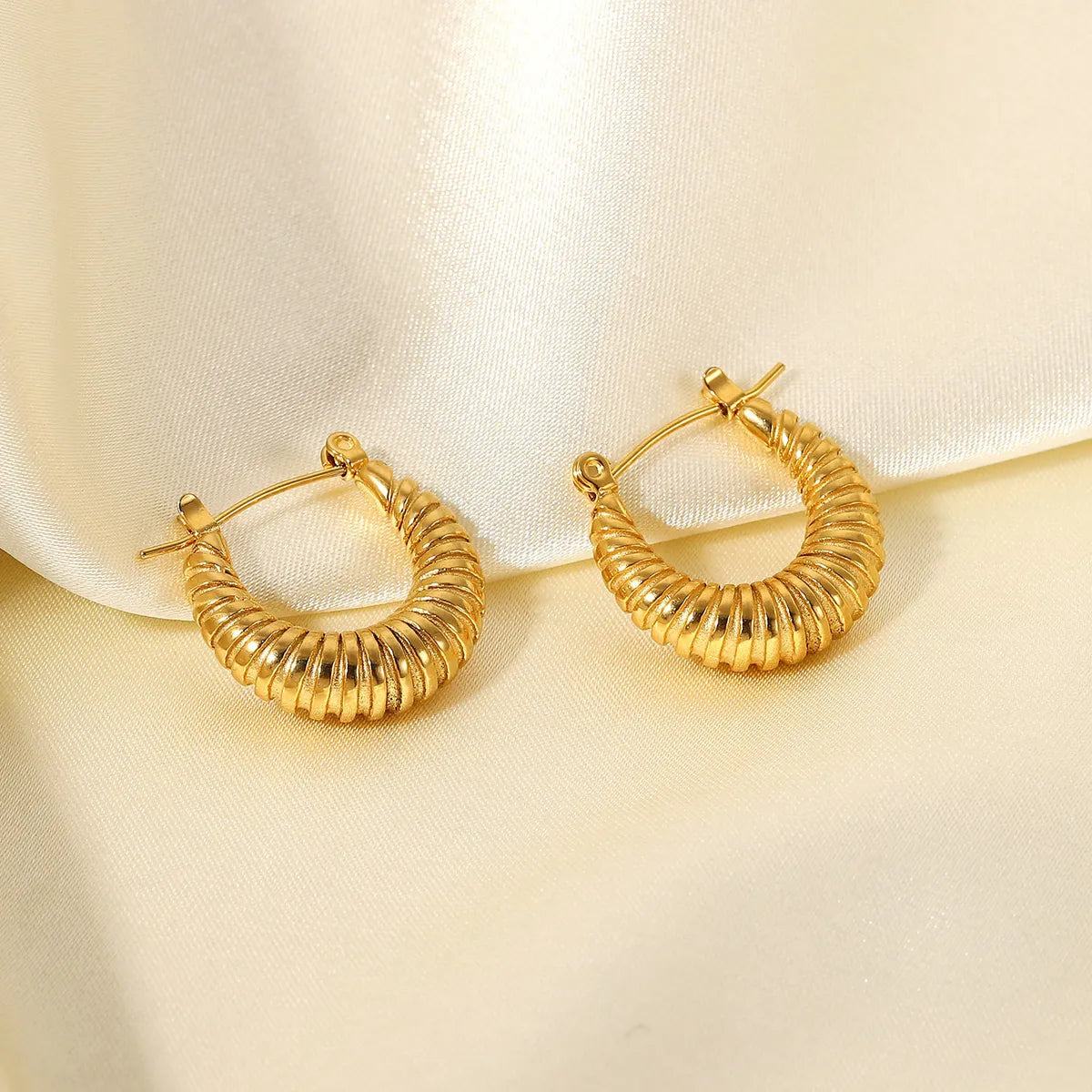 Simple Stainless Steel U Shape Fashion Screw Pattern Hoop Earrings