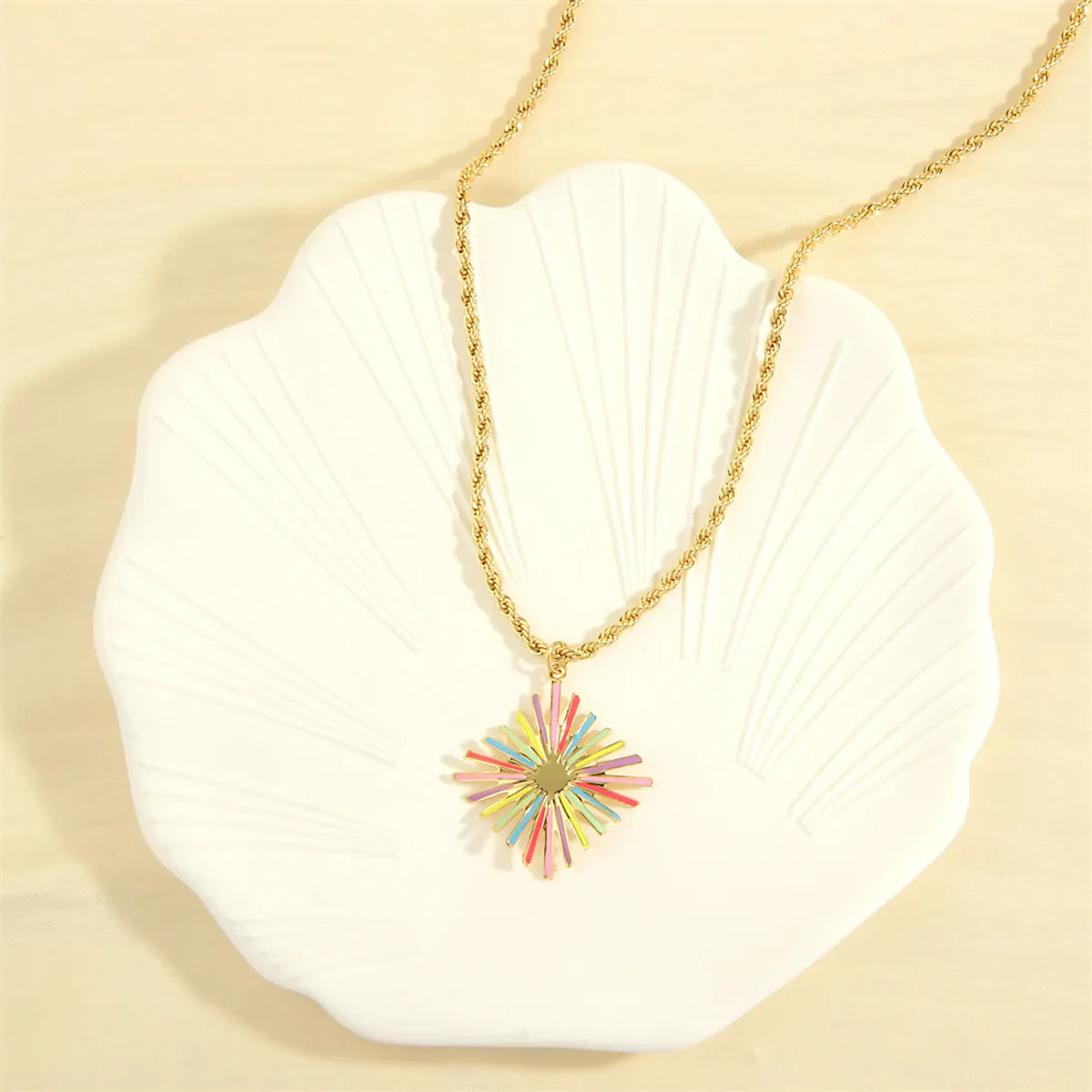 Simple Style Artistic Flower Copper 18k Gold Plated Pendant Necklace In Bulk