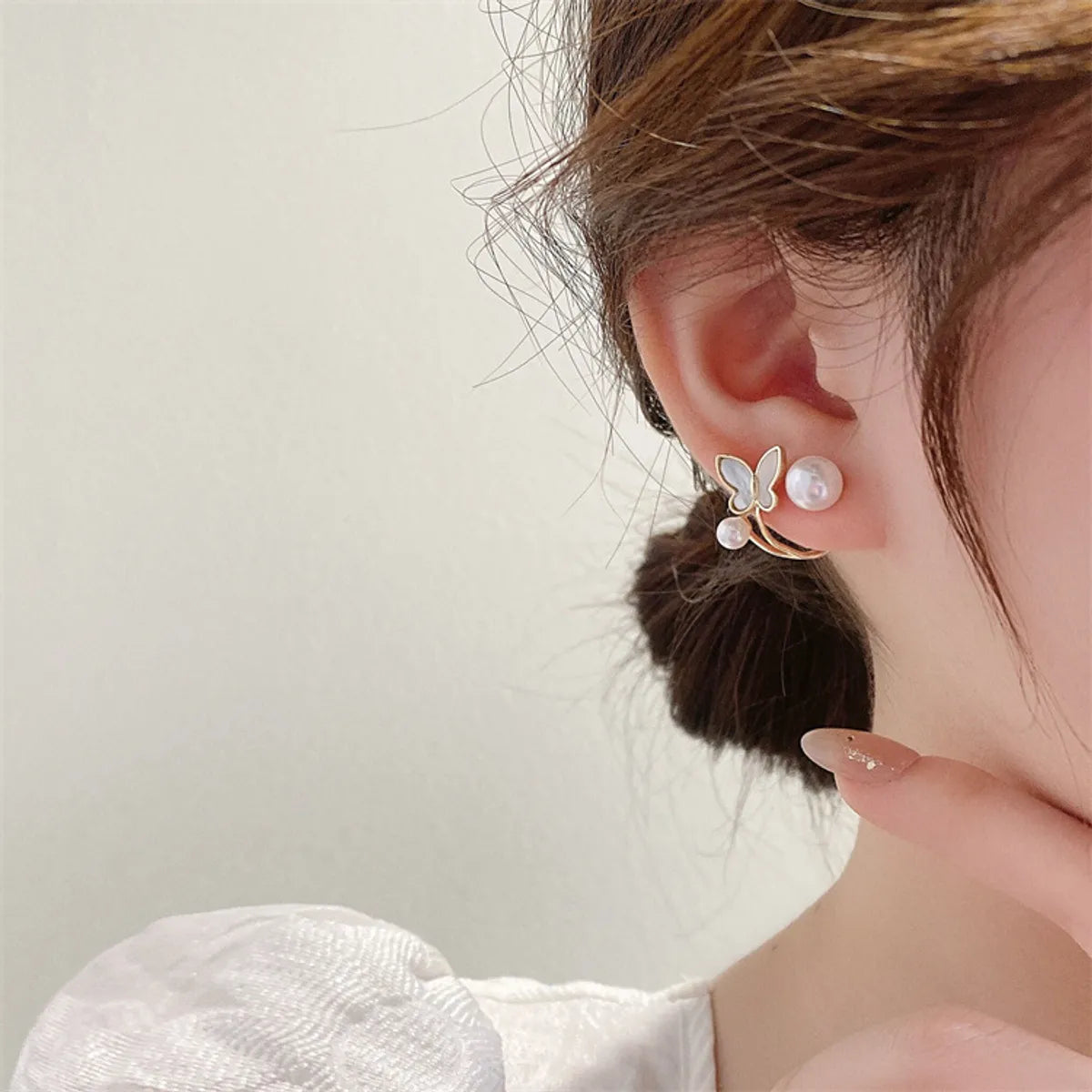 Simple Style Butterfly Alloy Inlay Artificial Pearls Ear Studs