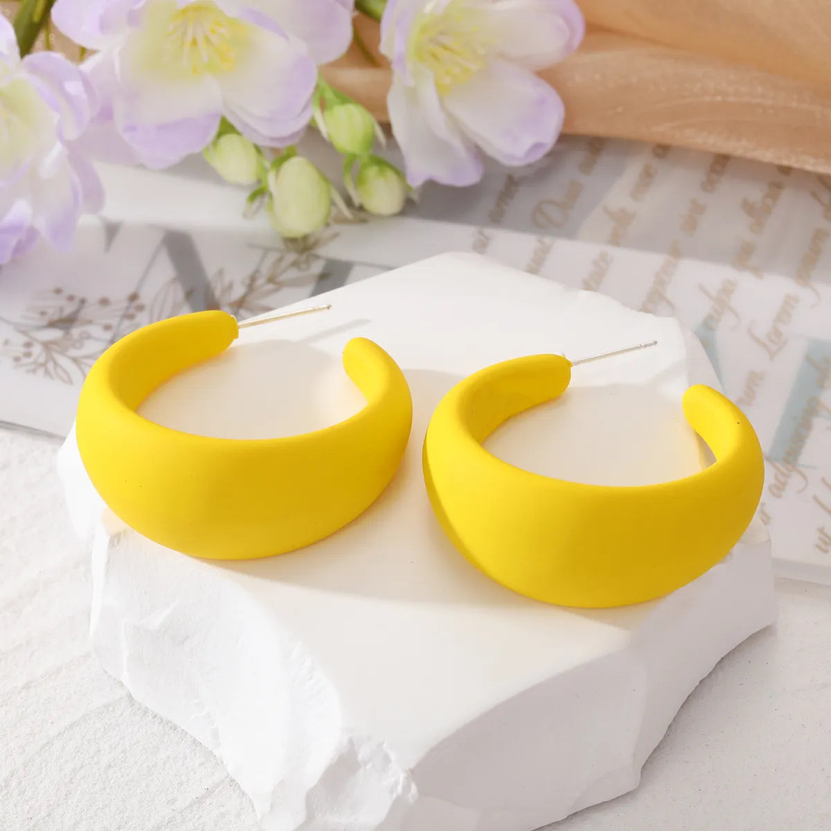 1 Pair Simple Style C Shape Solid Color Resin Ear Studs