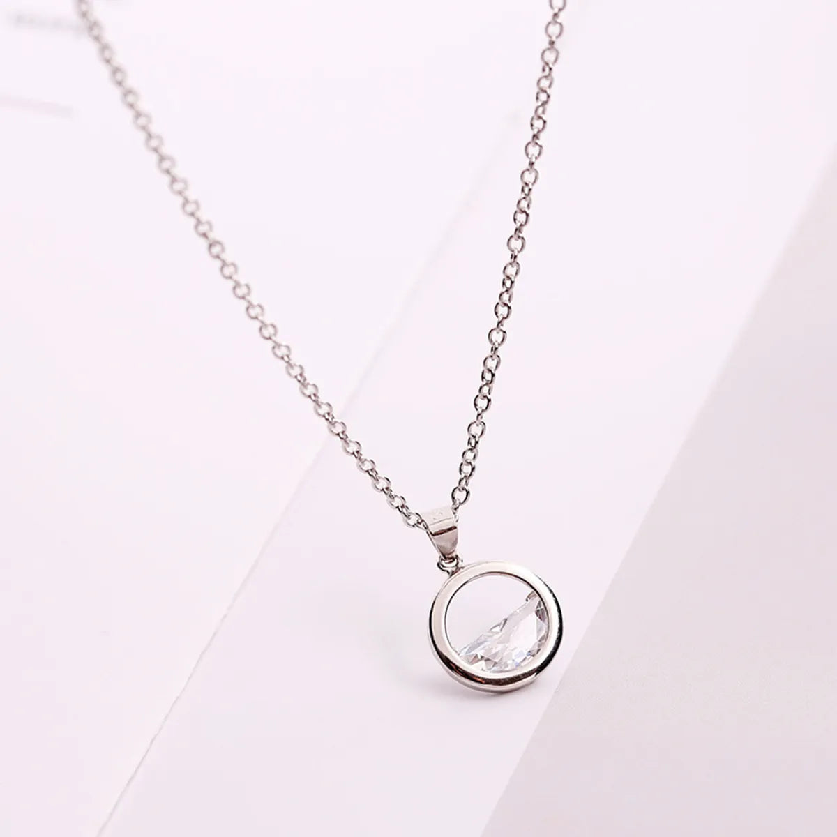 Simple Style Circle White Copper Polishing Plating Inlay Zircon White Gold Plated Silver Plated Pendant Necklace