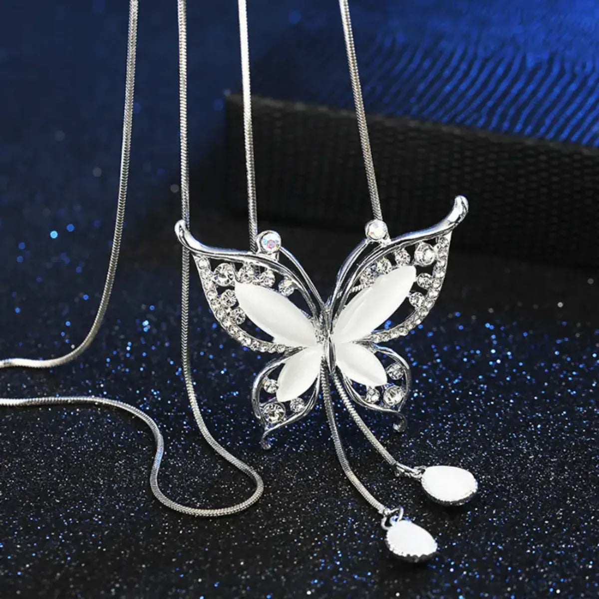 Simple Style Classic Style Butterfly Silver Plated Artificial Gemstones Rhinestones Glass Zinc Alloy Wholesale Pendant Necklace