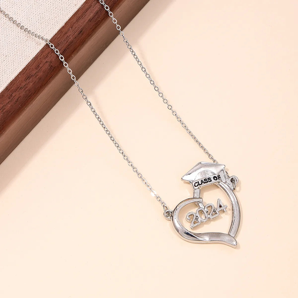 Simple Style Classic Style Doctoral Cap Number Heart Shape Zinc Alloy Women'S Pendant Necklace