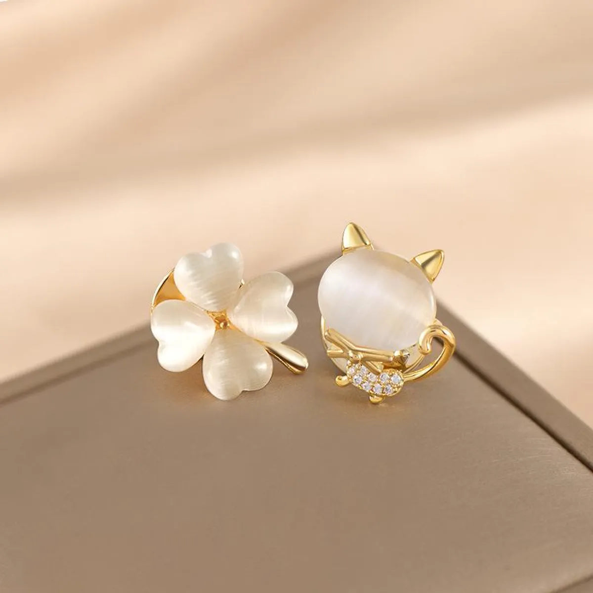 Simple Style Classic Style Flower Alloy Inlay Zircon Women'S Brooches