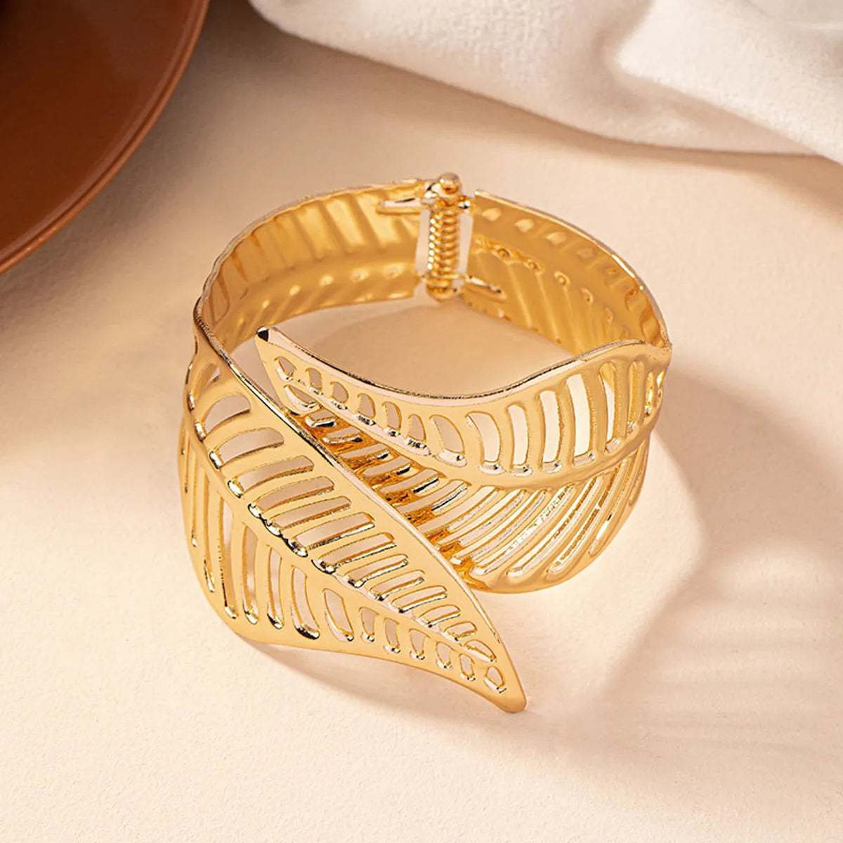 Simple Style Classic Style Leaves Alloy Plating Gold Plated Women's Bangle