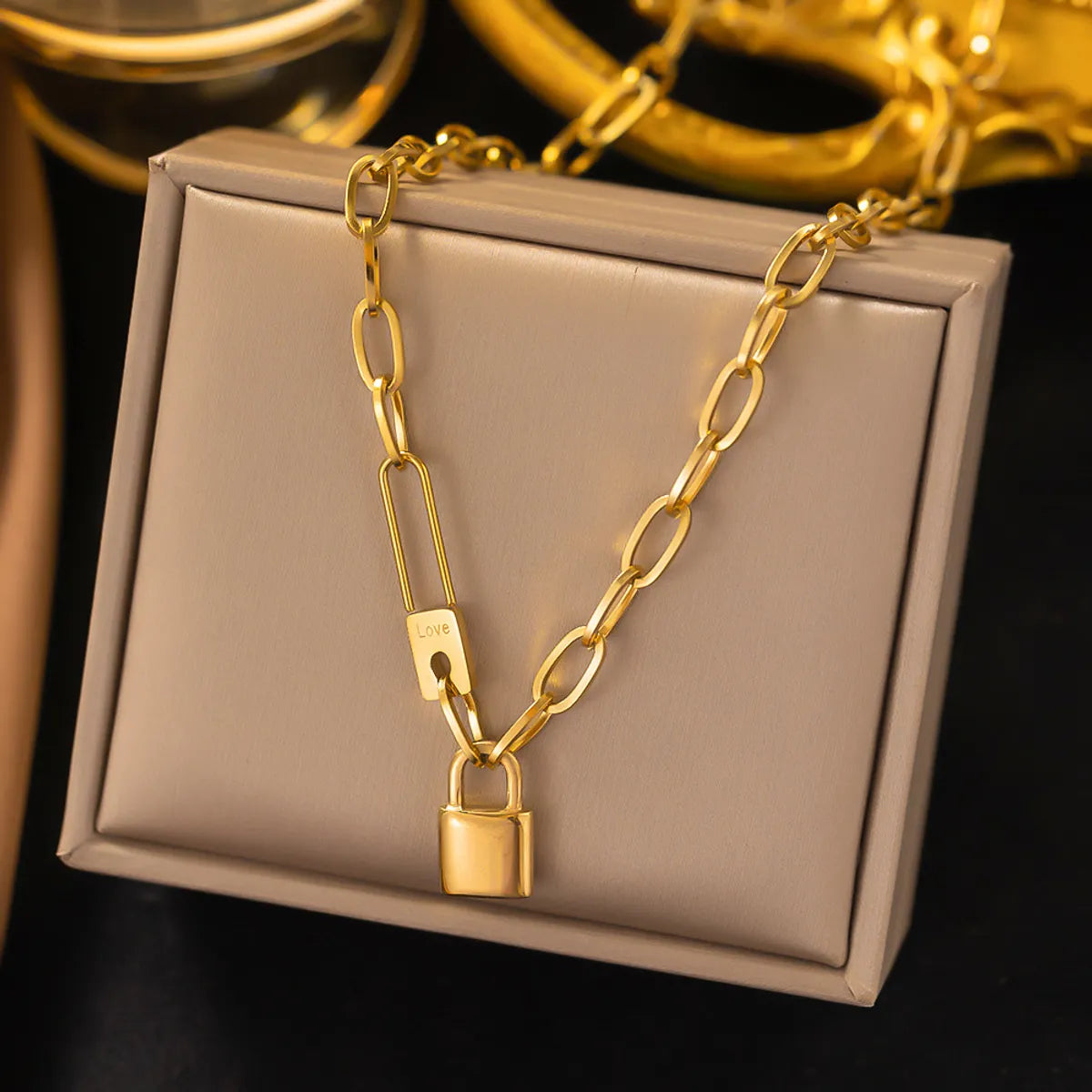 304 Stainless Steel 18K Gold Plated Simple Style Classic Style Plating Lock Pendant Necklace