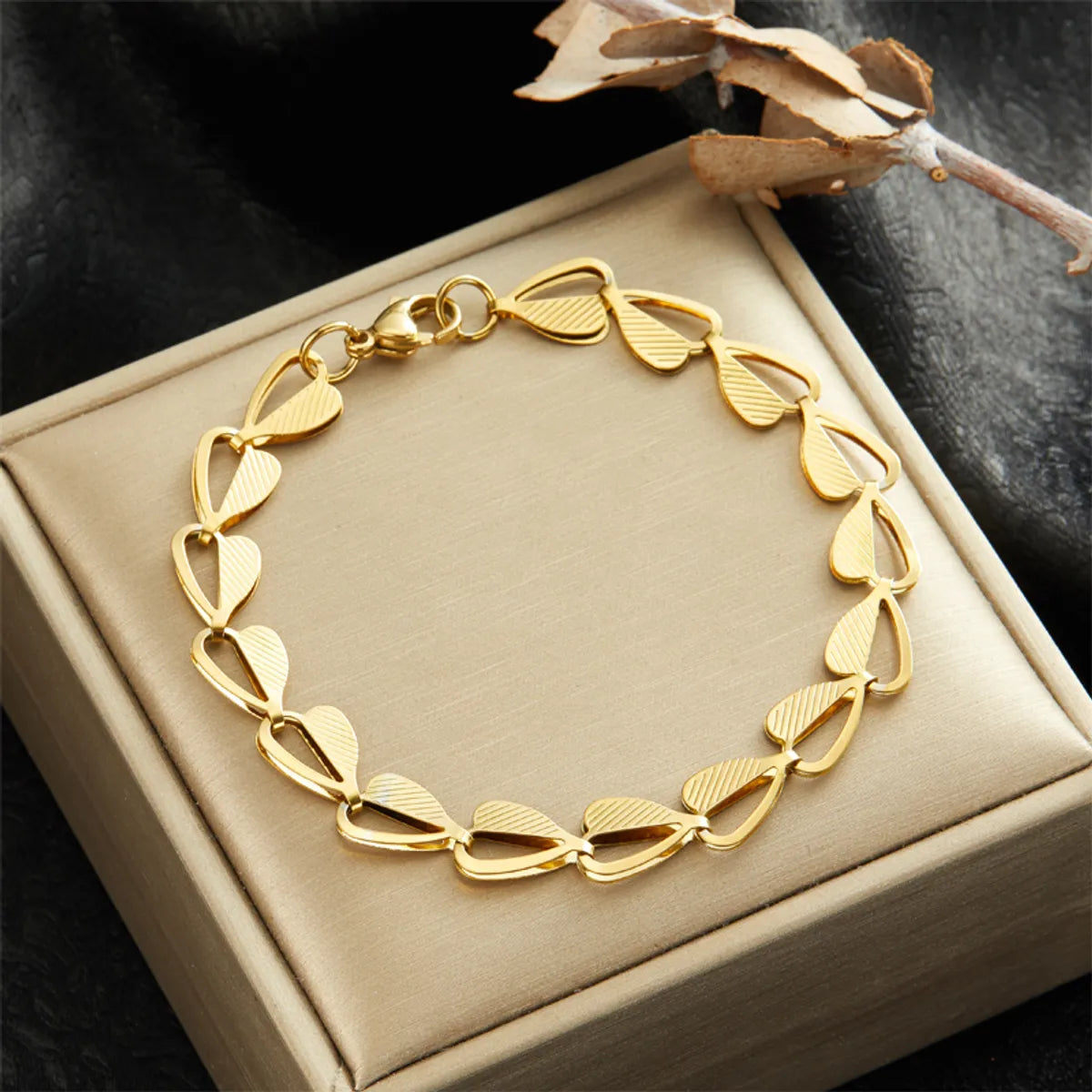 Simple Style Classic Style Round Square Stainless Steel Plating 18k Gold Plated Bracelets