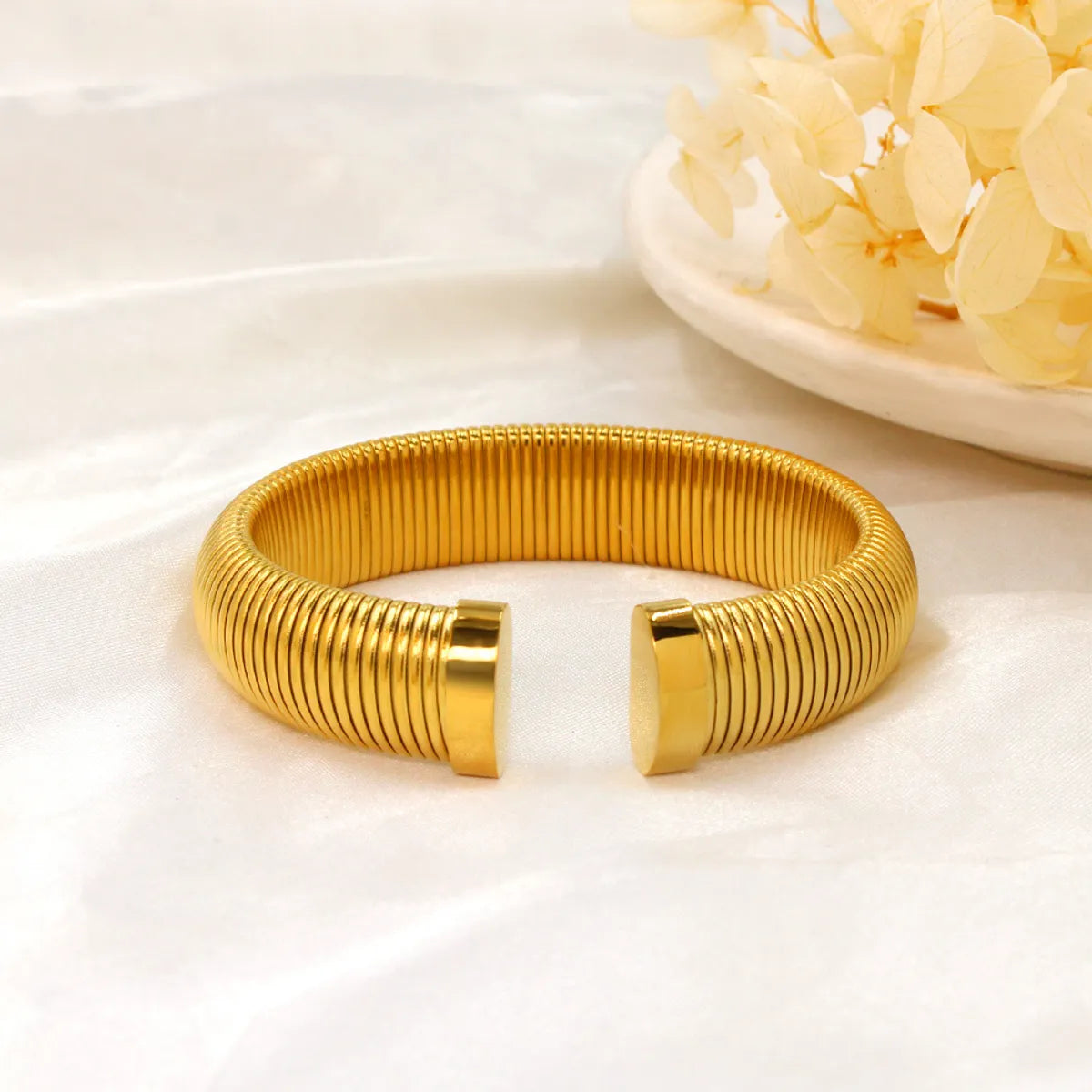 Simple Style Classic Style Solid Color Stainless Steel Plating 18k Gold Plated Bangle