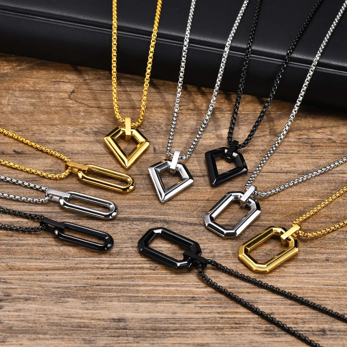 304 Stainless Steel Simple Style Classic Style Three-Dimensional Solid Color Pendant Necklace