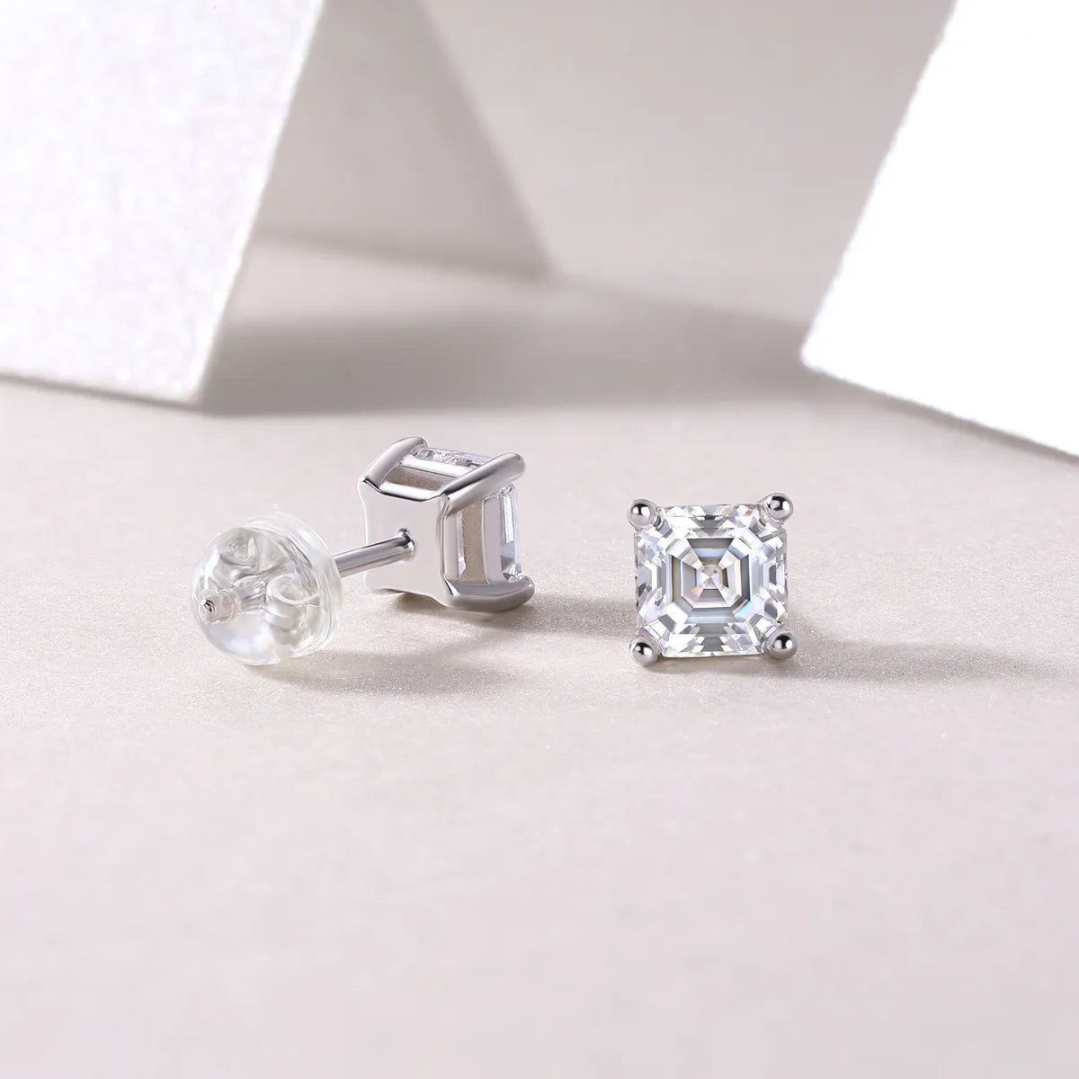 Simple Style Classic Style Solid Color Sterling Silver Inlay Moissanite Ear Studs