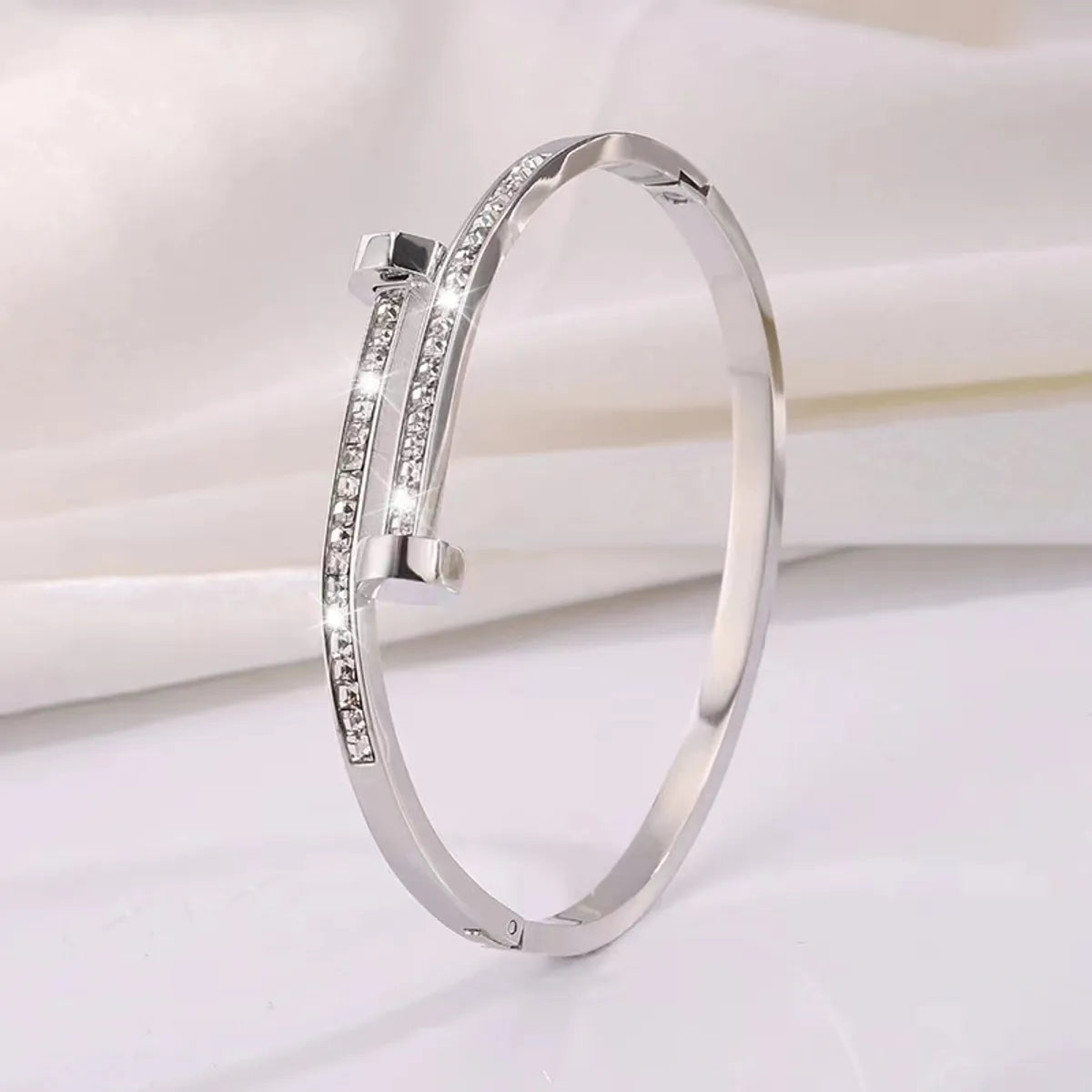 Simple Style Classic Style Solid Color Titanium Steel 18K Gold Plated Zircon Bangle In Bulk