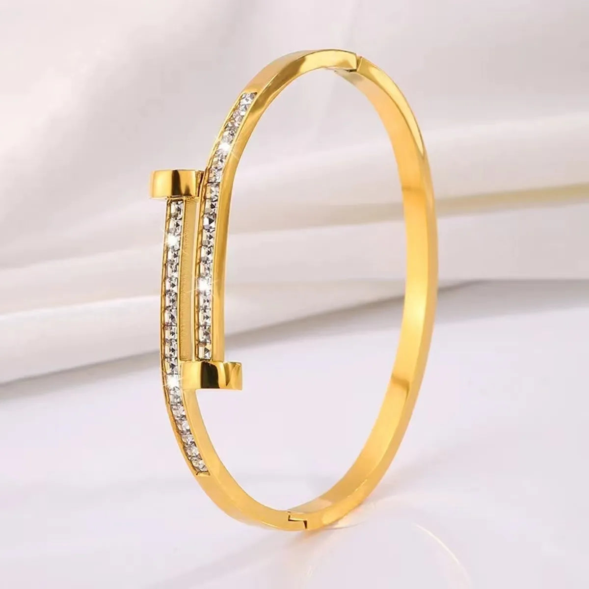 Simple Style Classic Style Solid Color Titanium Steel 18K Gold Plated Zircon Bangle In Bulk