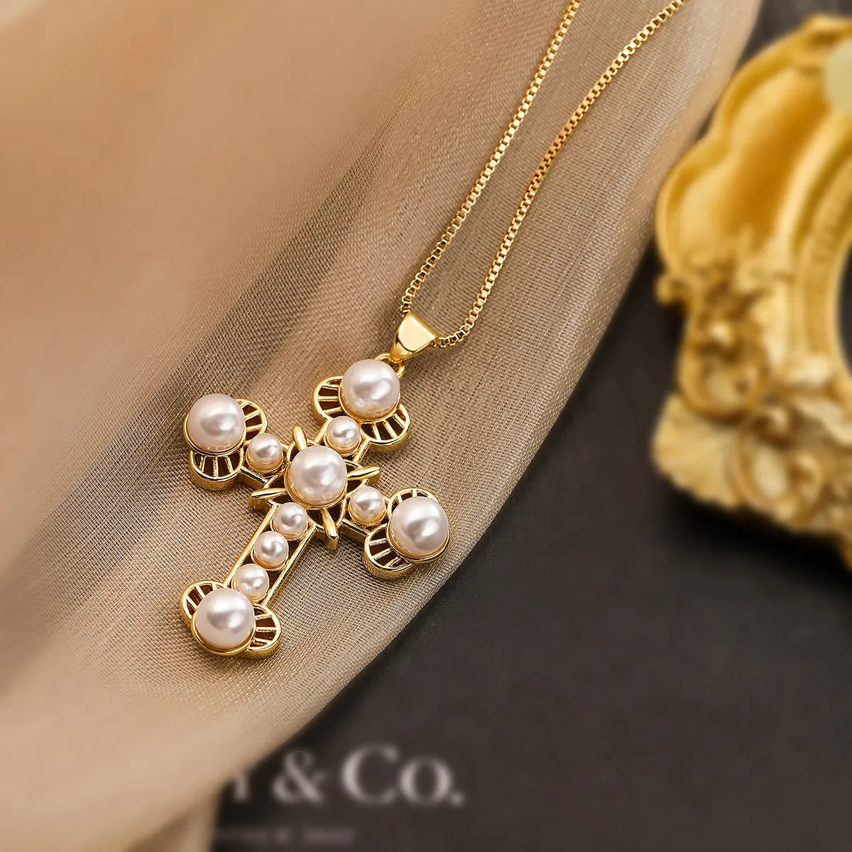 Simple Style Commute Cross Copper Plating Inlay Artificial Pearls Zircon 18k Gold Plated Pendant Necklace