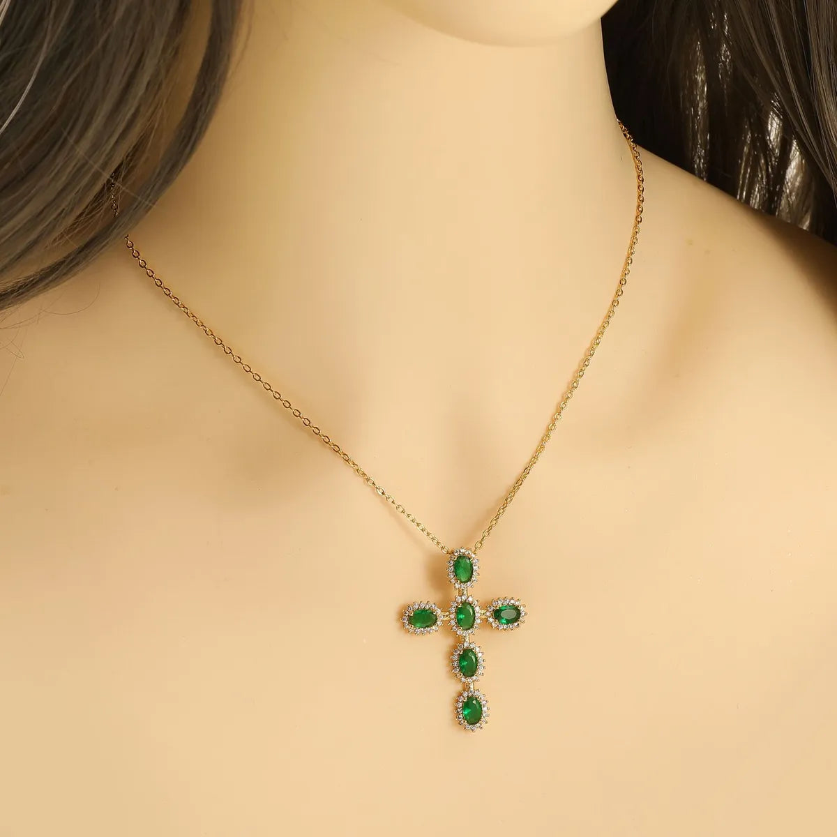 Simple Style Commute Cross Copper Zircon Pendant Necklace In Bulk