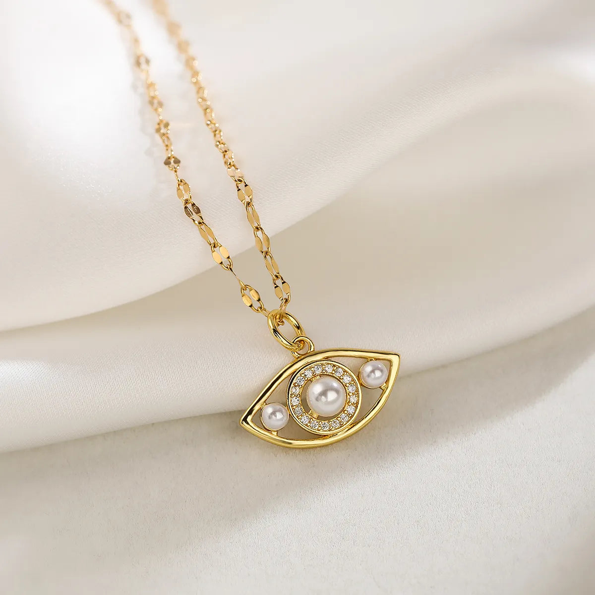 Simple Style Commute Devil's Eye Copper Plating Hollow Out Inlay Artificial Pearls Zircon 18k Gold Plated Pendant Necklace