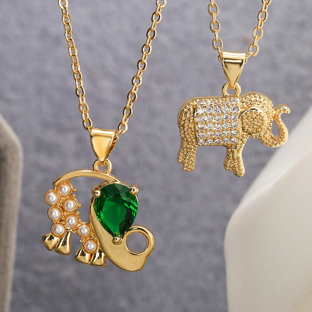 Simple Style Commute Elephant Copper 18k Gold Plated Zircon Pendant Necklace In Bulk