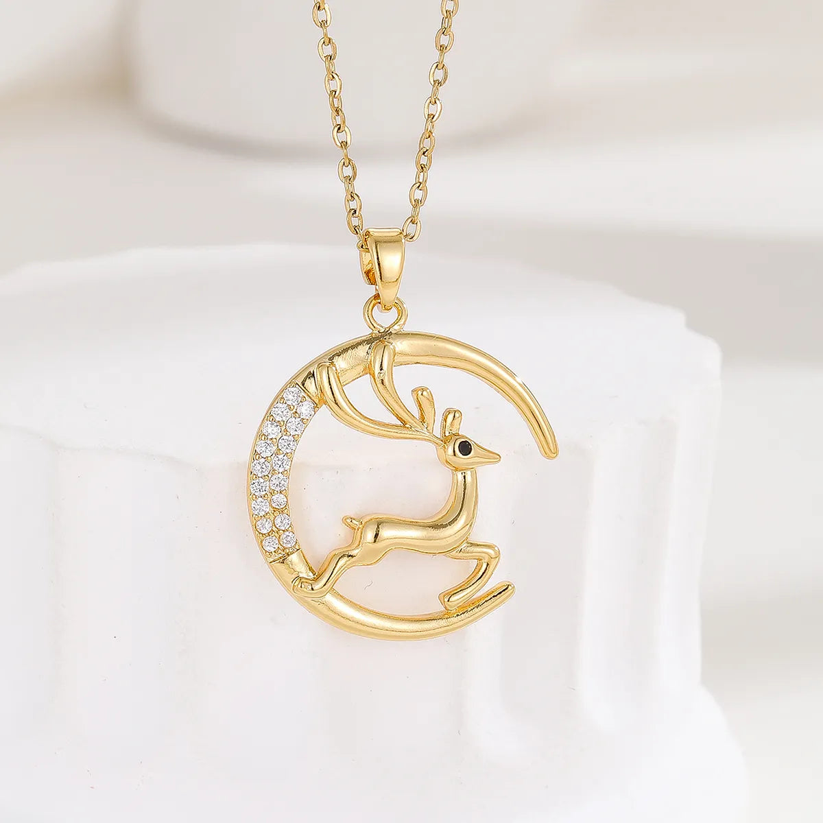 Simple Style Commute Elk Copper 18k Gold Plated Zircon Pendant Necklace In Bulk