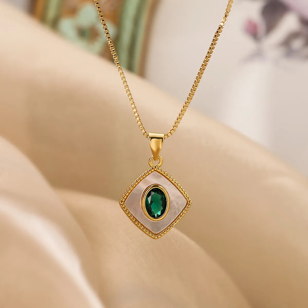 Simple Style Commute Geometric Copper 18k Gold Plated Shell Zircon Pendant Necklace In Bulk