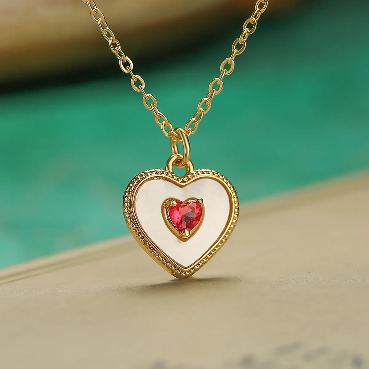 Simple Style Commute Heart Shape Copper Plating Inlay Shell Zircon 18k Gold Plated Pendant Necklace