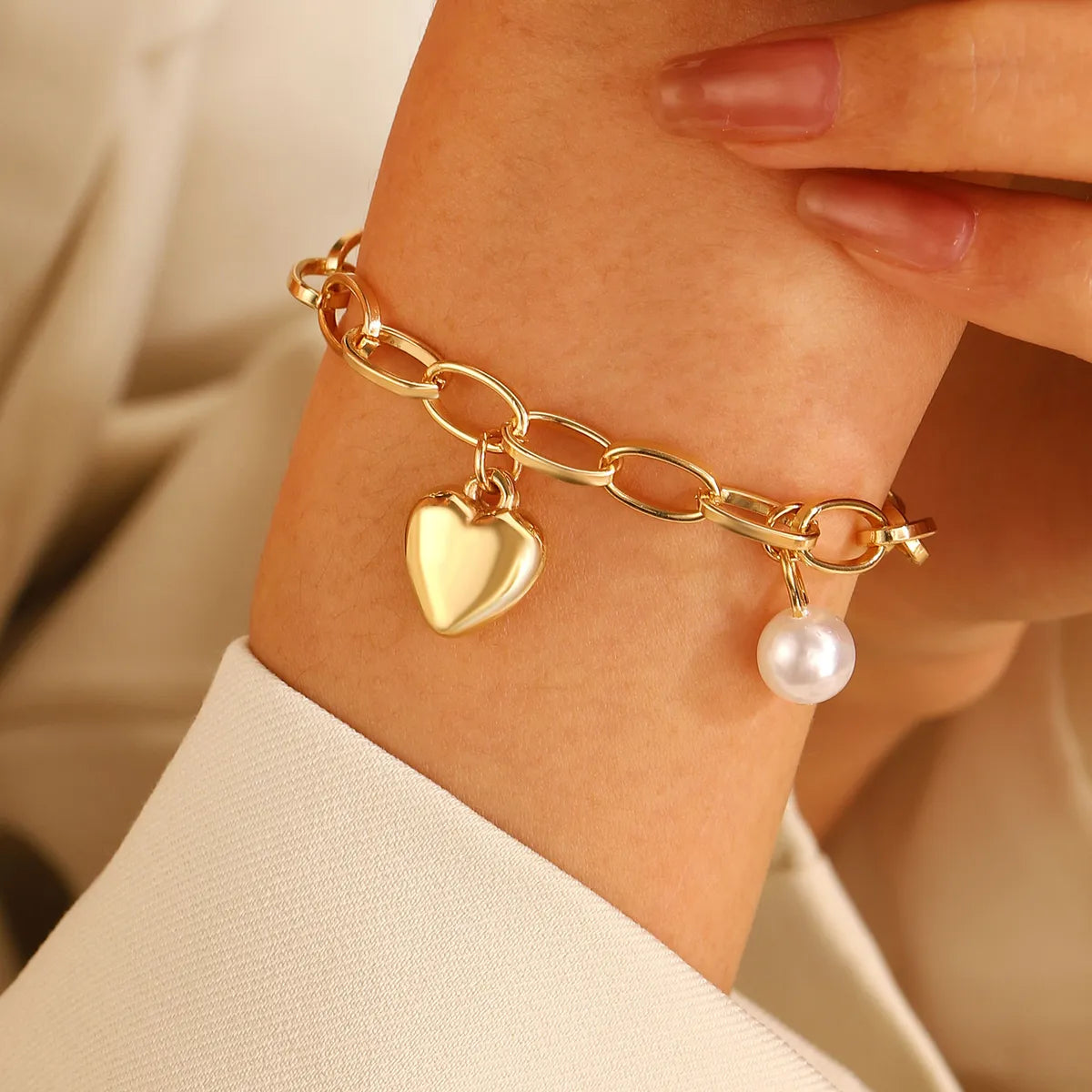 Simple Style Commute Heart Shape Gold Plated Alloy Wholesale Bracelets