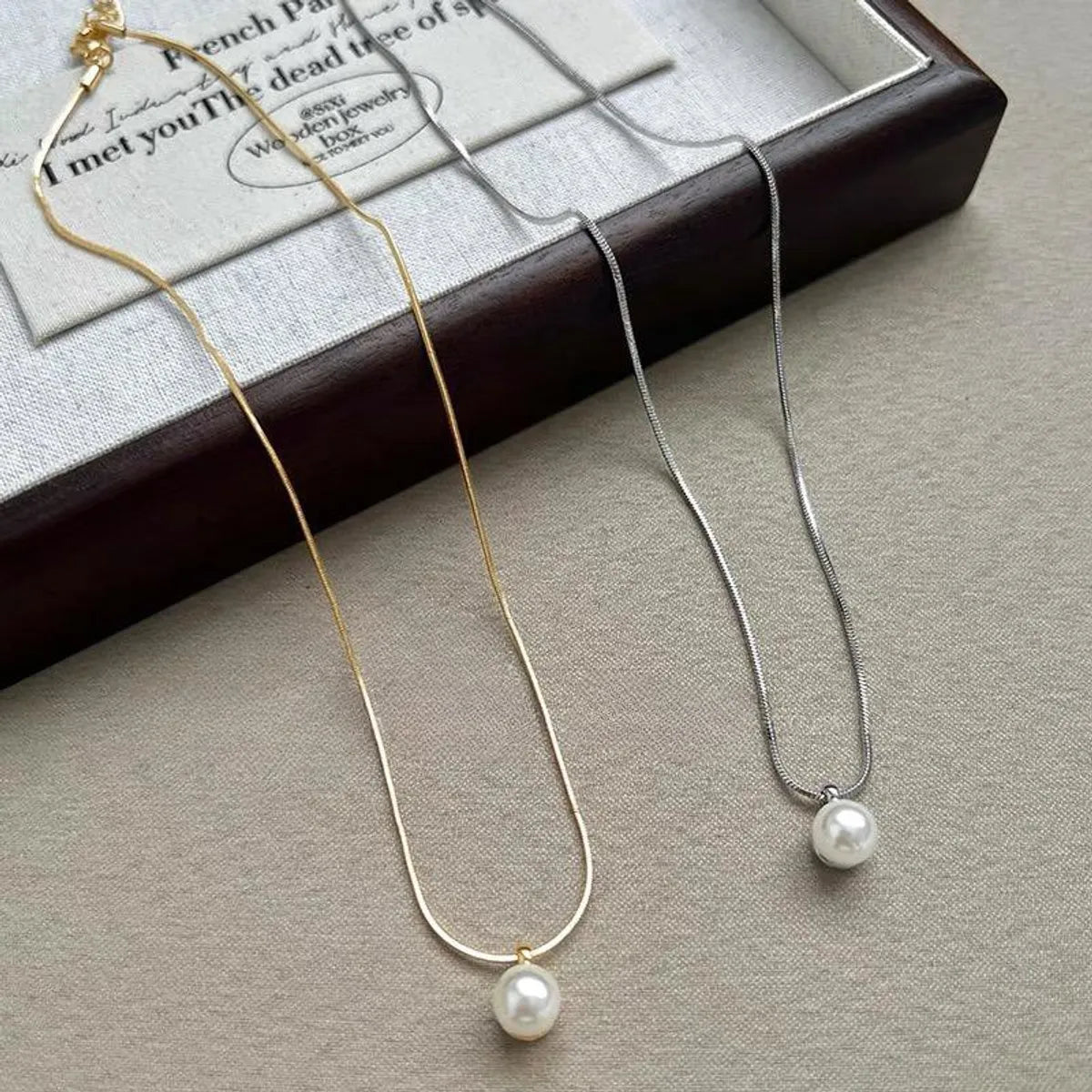 Simple Style Commute Round Pearl Zinc Alloy Wholesale Pendant Necklace