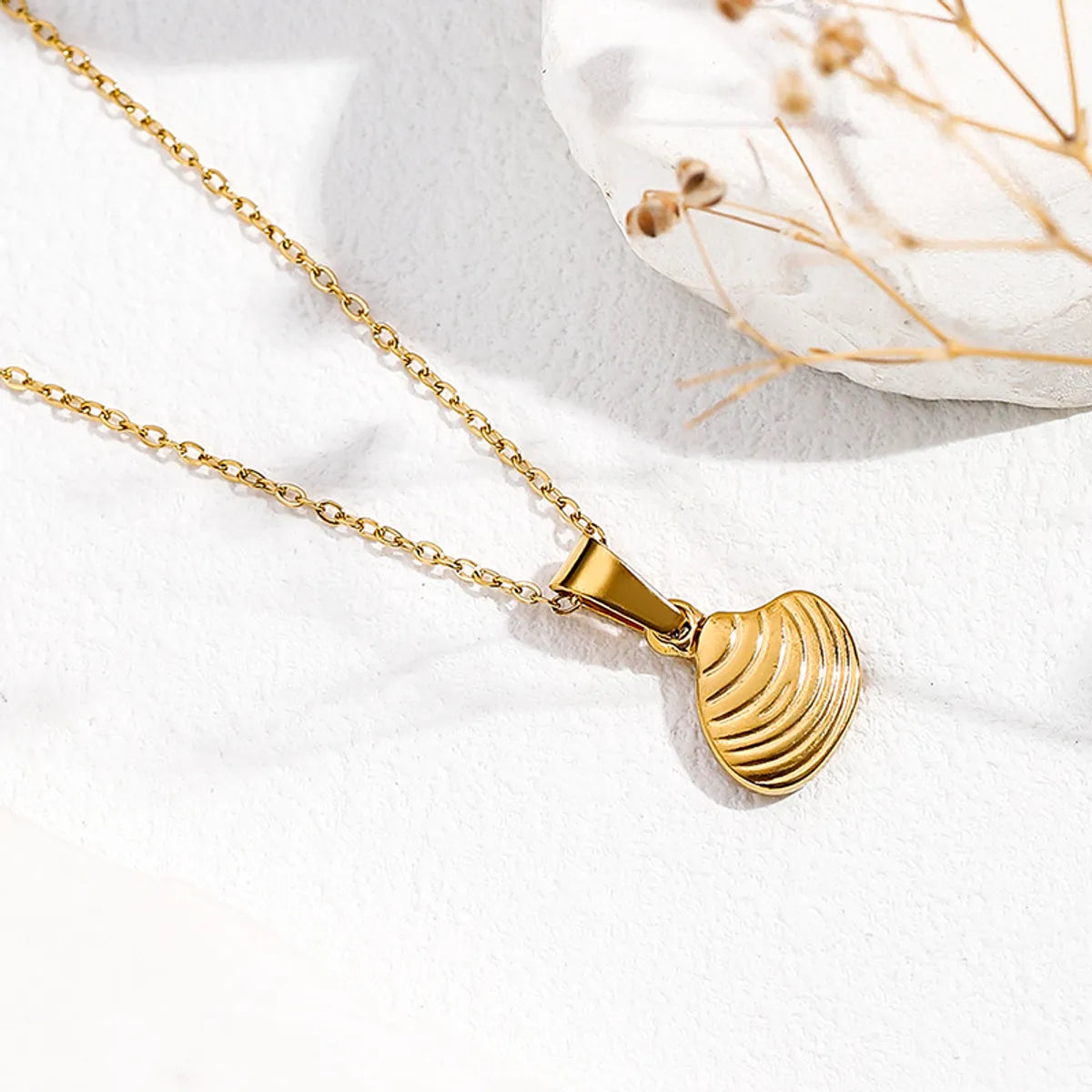 Simple Style Commute Scallop Shell Stainless Steel Pendant Necklace