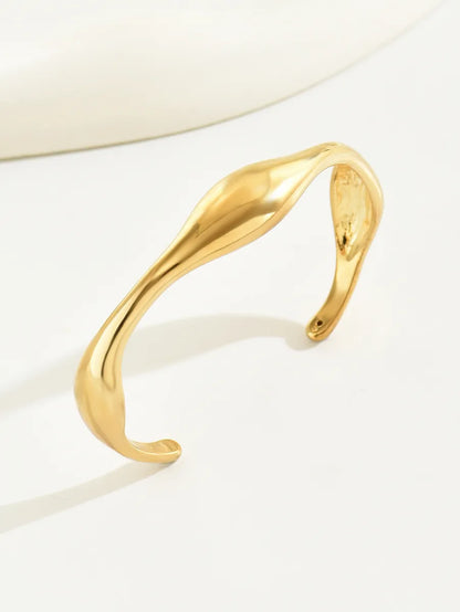 Simple Style Commute Solid Color Alloy Gold Plated Women'S Cuff Bracelets