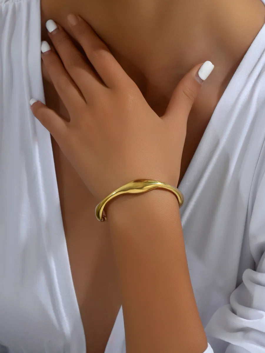 Simple Style Commute Solid Color Alloy Gold Plated Women'S Cuff Bracelets