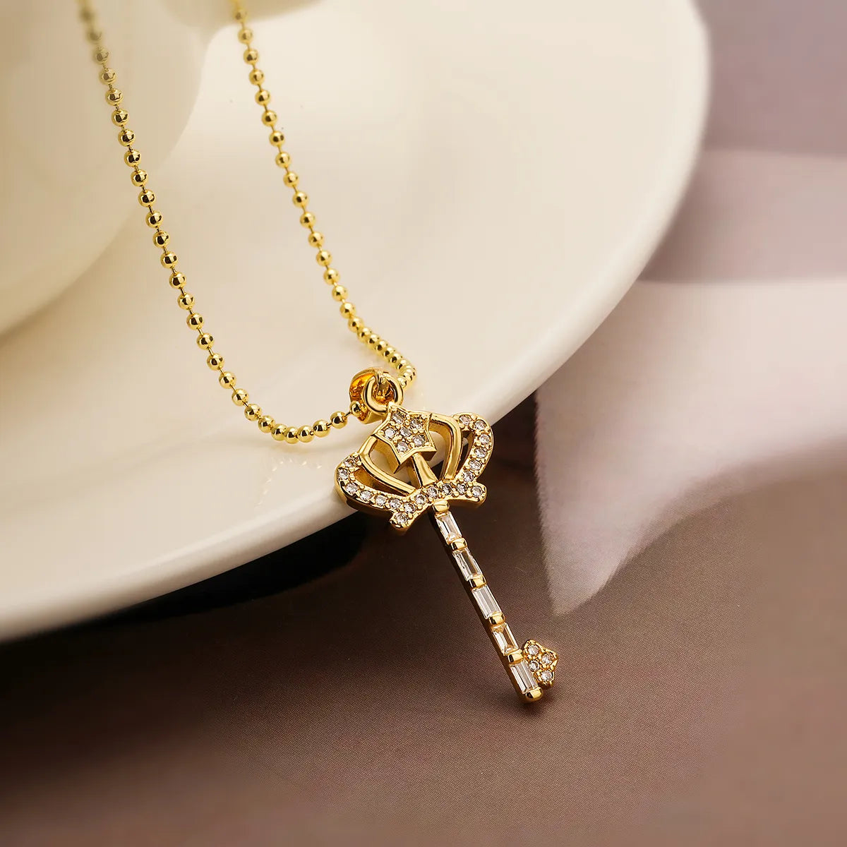 Simple Style Commute Solid Color Copper Plating Inlay Zircon 18k Gold Plated Pendant Necklace