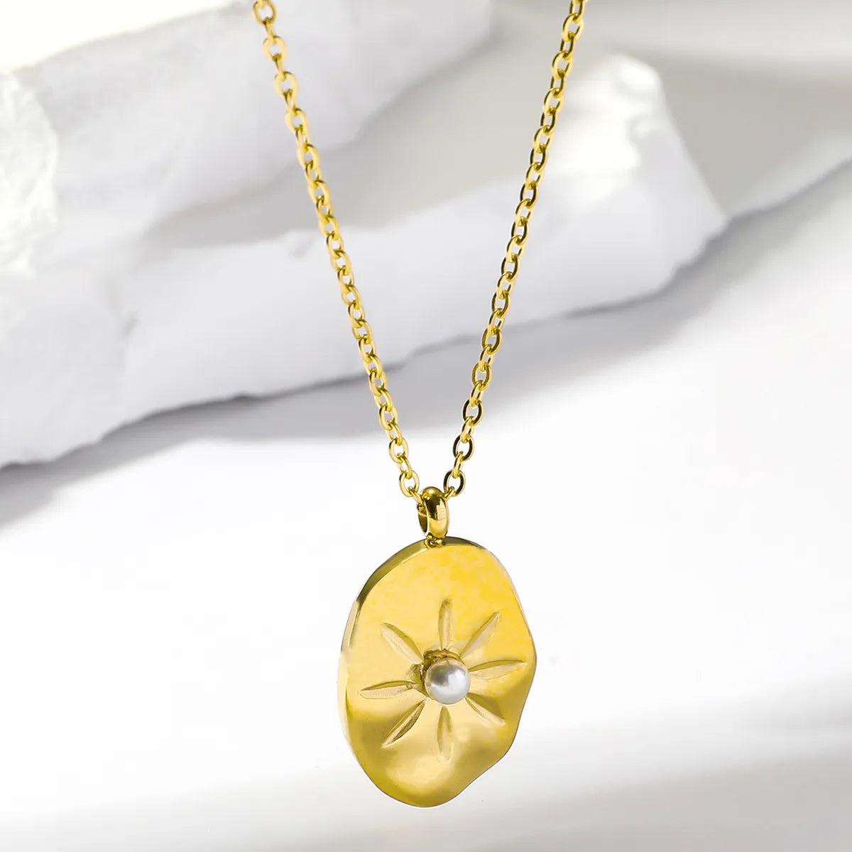 Simple Style Commute Solid Color Stainless Steel Plating Inlay Pearl 18k Gold Plated Pendant Necklace