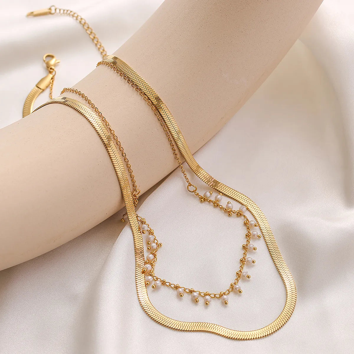 Simple Style Commute Solid Color Titanium Steel Beaded Plating 18k Gold Plated Layered Necklaces Pendant Necklace