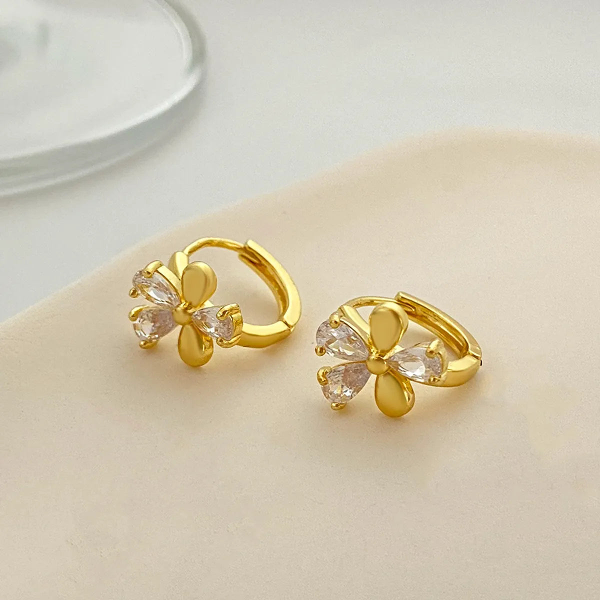 Simple Style Copper Micro Inlaid Zircon Flower Heart Earrings