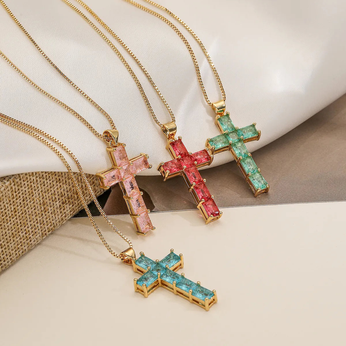 Simple Style Cross Copper 18k Gold Plated Zircon Pendant Necklace In Bulk