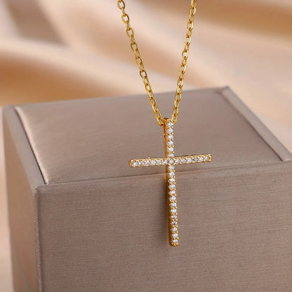 Simple Style Cross Copper Gold Plated Zircon Pendant Necklace In Bulk