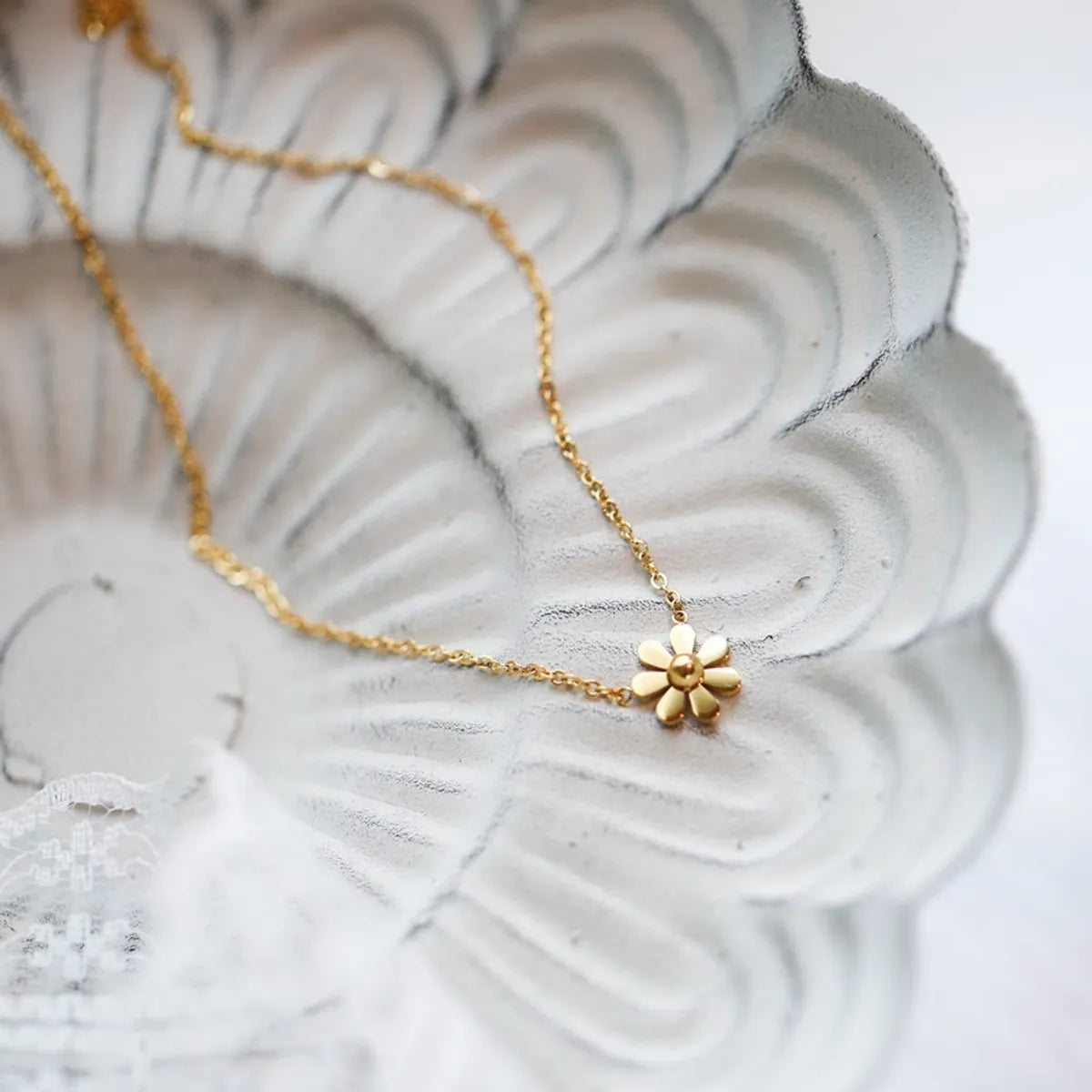 Wholesale Jewelry Simple Style Daisy 304 Stainless Steel 18K Gold Plated Plating Pendant Necklace