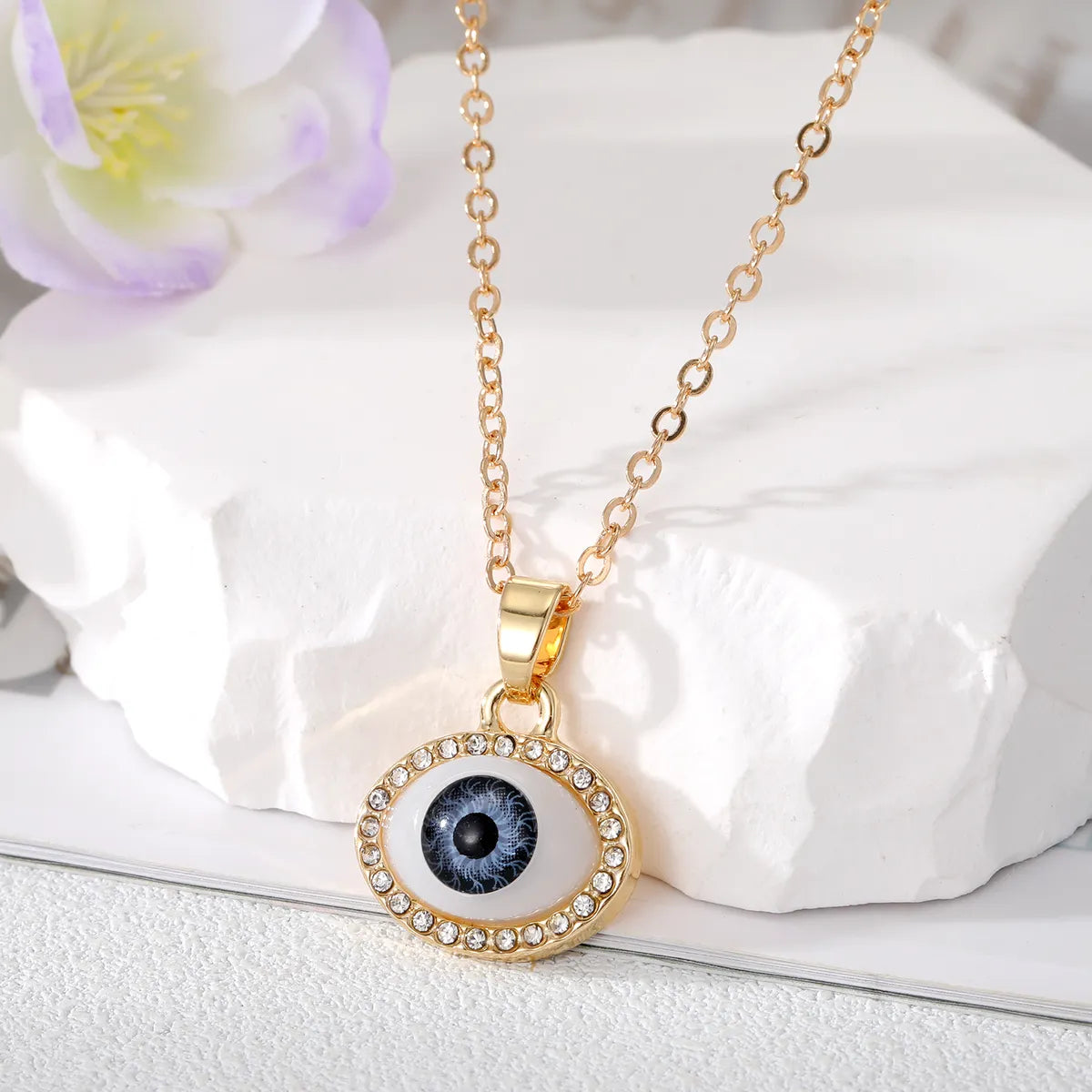 Simple Style Eye Alloy Inlaid Zircon Necklace 1 Piece