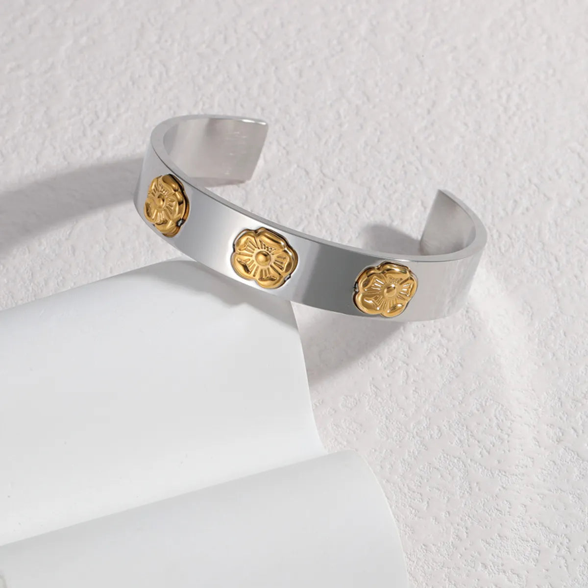 Simple Style Flower 304 Stainless Steel 18K Gold Plated Bangle In Bulk