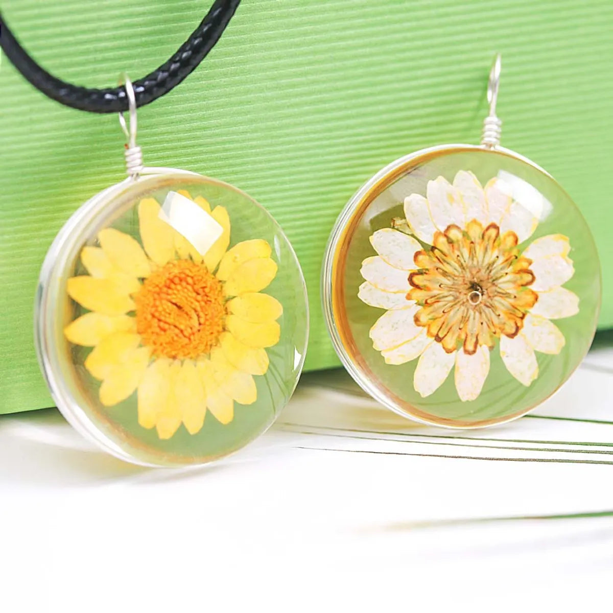 Simple Style Flower Glass Leather Rope Women's Pendant Necklace 1 Piece