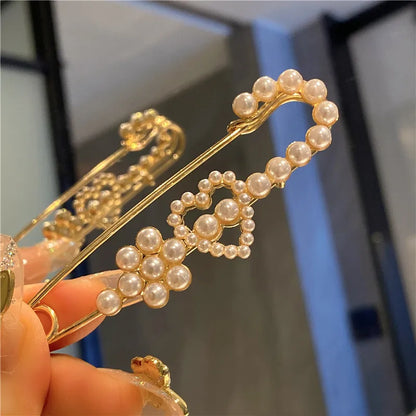 Simple Style Flower Metal Inlay Artificial Pearls Artificial Diamond Women'S Brooches